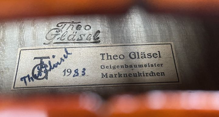 Gläsel Theo - Markneukirchen 1983 - 40,9 cm - B-136